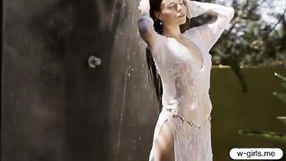 Amazingly hot teen Valeria A rubbing her clit outdoors