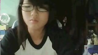 Asian Cam Girl Flashes Her Tits