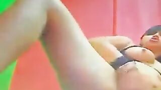 Slutty Cam Girl With A Very Juicy Pussy