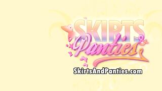 Sinti flashing her panties in Christmas cosplay