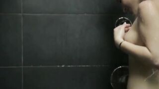 Brunette babe strip cunt in a shower