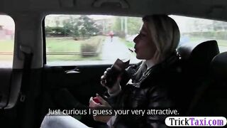 Taxi driver scammed a blonde gal to blow him and bang her