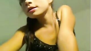 Teen Girl Fingering Her Pussy