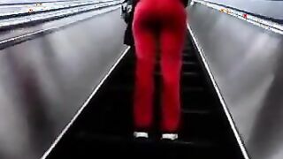 Big Booty In Tight Pants