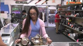 Pawnkeeper fucked this desperate chick selling her teapot