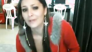 Cam babe runs naked to bathroom in public