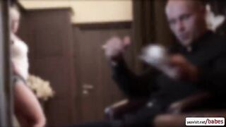 Natual tits Vicktoria Redd gets banged on the floor while shes on top