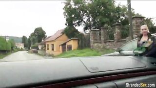 Jessie Sinclair gives bj in back of car