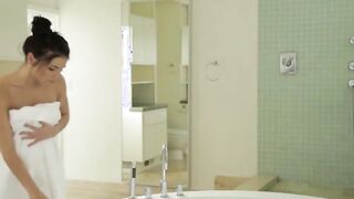 True glamour in the bath tube