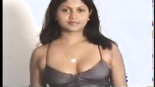 Indian Aunty Showing Off Her Tits