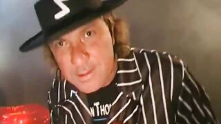 Brunette receiving gargless in own mouth