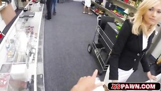 Horny hottie babe got some cash for her pussy