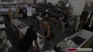 Muscled Chick babe gets pawned inside her pussy in the pawn shop office