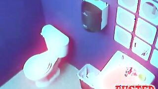 Solo Chick Rubbing Cunt Inside Comfort Room In Front Of Cam