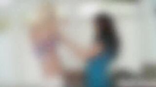 Sex Goddess Blondie Roxxis first time threesome with big cock