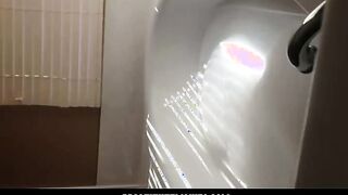 [Exposed]Girl twerking in her bath