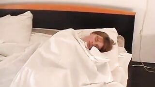 Wake up his aunty by playing with her fat pussy