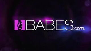 busty brunette fingering her cunt