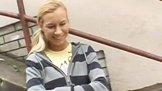 Hot blowjob at the club toilet