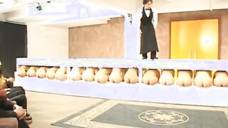 Extreme pleasuring for lusty chick