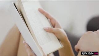 Lola drops her book for Fridas pussy