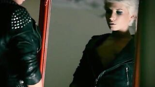 Mysterious babe masturbates with vibrator