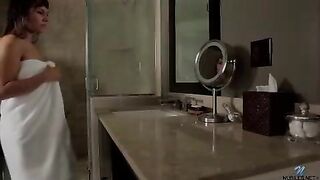 Naughty coed makes her dripping pussy cum