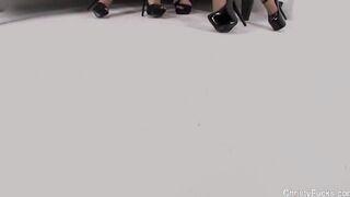 3 Hot pornstars play with each other's pussies