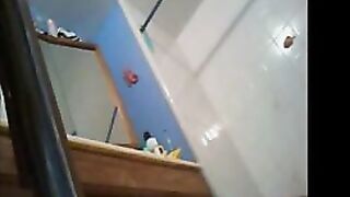 Spying gorgeous ass my niece in our bathroom