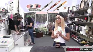 Sexy blonde gives her sexy body to retrieve her ring