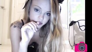 Petite teen amelia stuffs pussy full