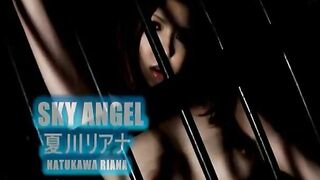 Riana has vibrator on hairy crack