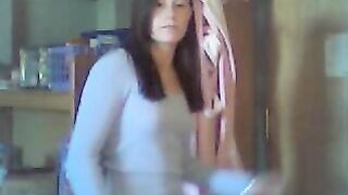 amateur_webcam_teen_sluts_hows_her_slit on camteensporn.com