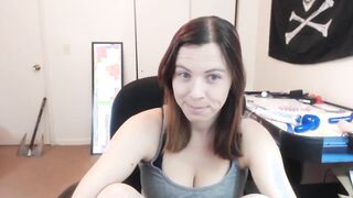 Vibrations make my big nipples very hard