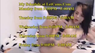 Cute teen masturbate with vibrator show