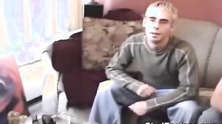 Two young hunks in oral twosome