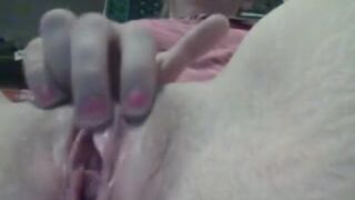 barecamgirl.com teen pussy has a very wet orgasm closeup on webcam