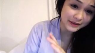 Young 19 years old brunette camgirl hot camshow