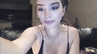 Wet and Juicy Pussy Masturbation From Brunette