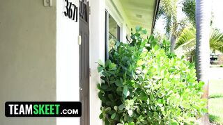 Curvy Delivering Girl Gives Horny Client Some Extra Service