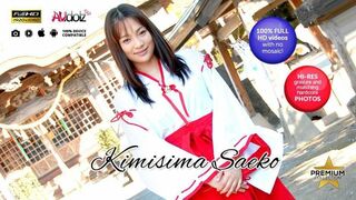 Asian brunette toy fucking her cunt all by herself