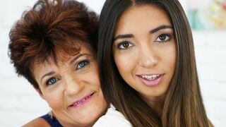 Old and young lesbian pussy licking