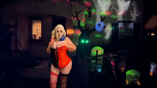 Diddling Harley Quinn