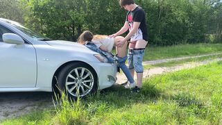 Amateur teen got fucked outdoors