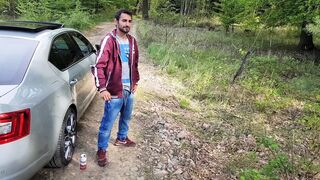 In the car of the best friend he jerks off