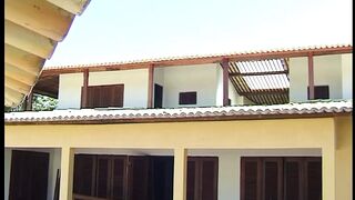 Blonde Milf im Urlaub im freien gefickt