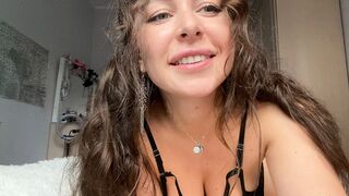 young milf cums clit vacuum