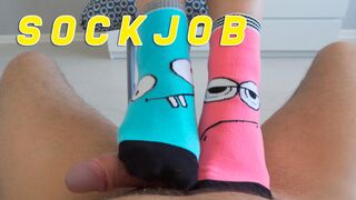 Stepsister does sockjob with stepbrother for the first time.