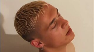 junge boys ficken gerne doggystyle in die behaarten aersche