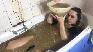 Omg sexy gothic girl gunged in custard and gravy!